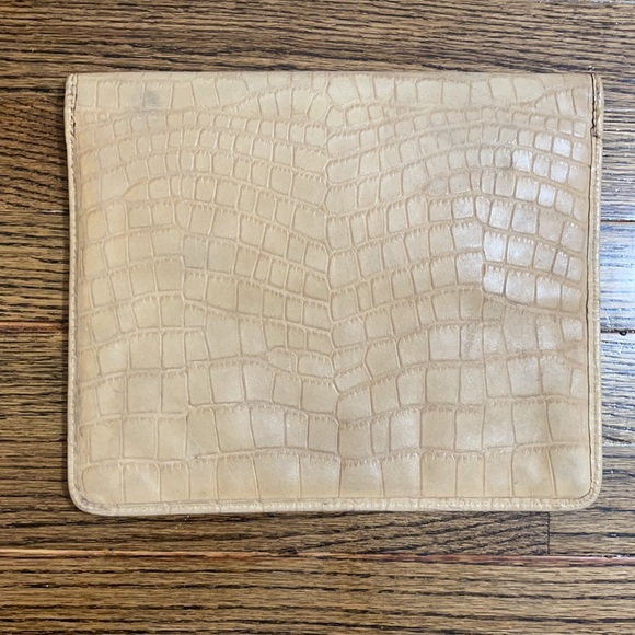 Michael Kors Beige leather clutch - Picture 3 of 5